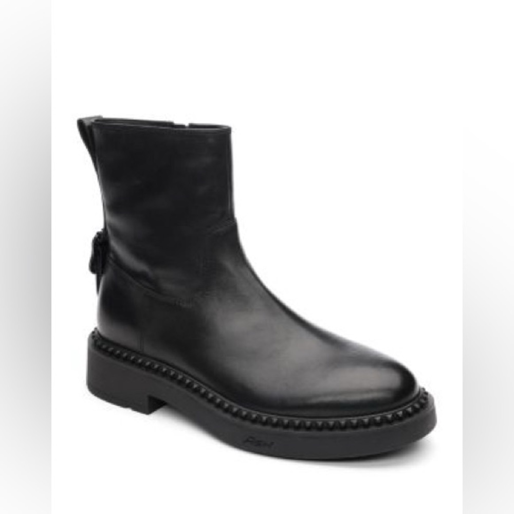 Ash
Women's Magnum Boots